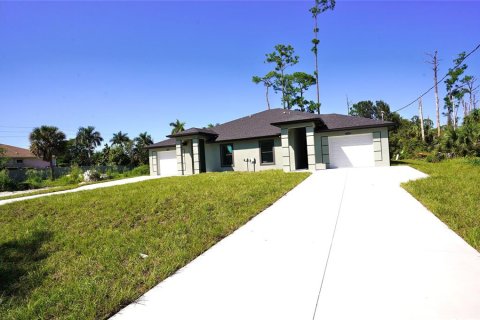 Immobilier commercial à Port Charlotte, Floride 6 chambres, 222.97 m2 № 2415225