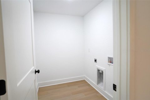 Immobilier commercial à vendre à Port Charlotte, Floride: 6 chambres, 222.97 m2 № 2415225 - photo 11
