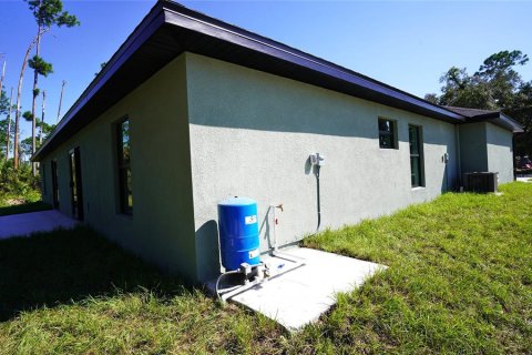 Immobilier commercial à vendre à Port Charlotte, Floride: 6 chambres, 222.97 m2 № 2415225 - photo 5