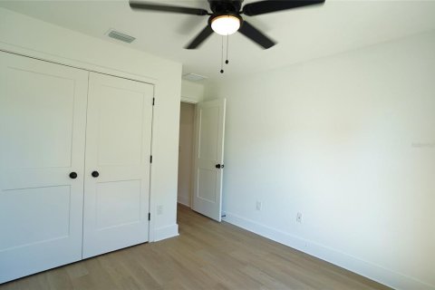 Immobilier commercial à vendre à Port Charlotte, Floride: 6 chambres, 222.97 m2 № 2415225 - photo 9