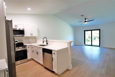 Immobilier commercial à vendre à Port Charlotte, Floride: 6 chambres, 222.97 m2 № 2415225 - photo 15