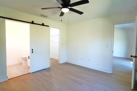 Immobilier commercial à vendre à Port Charlotte, Floride: 6 chambres, 222.97 m2 № 2415225 - photo 21