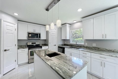 Casa en venta en Orlando, Florida, 4 dormitorios, 258.36 m2 № 1902620 - foto 17