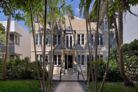 Condo in Miami Beach, Florida, 2 bedrooms  № 1963648 - photo 15