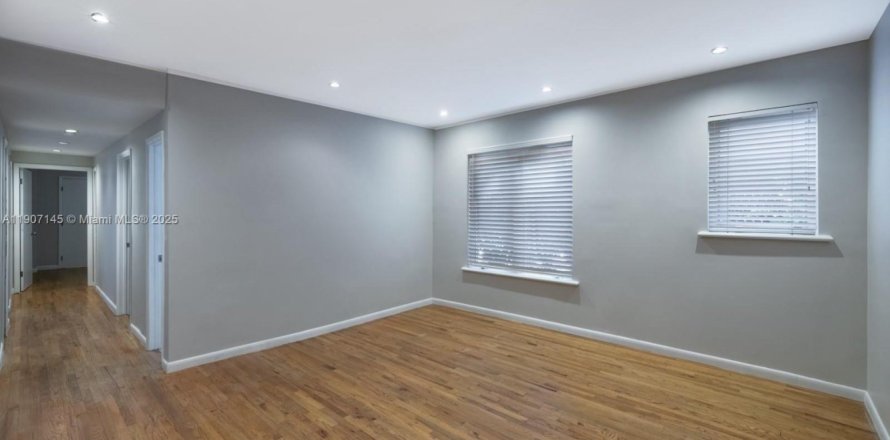 Condo in Miami Beach, Florida, 2 bedrooms  № 1963648