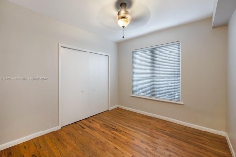 Condo in Miami Beach, Florida, 2 bedrooms  № 1963648 - photo 4