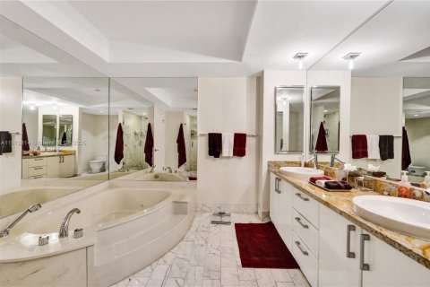 Condo in Aventura, Florida, 4 bedrooms  № 1969575 - photo 13