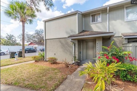 Condo in Orlando, Florida, 2 bedrooms  № 1568137 - photo 1