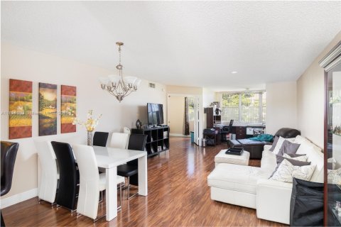 Condominio en venta en Sunrise, Florida, 2 dormitorios, 88.26 m2 № 1937606 - foto 4