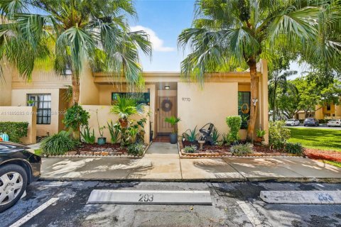 Copropriété à vendre à Pembroke Pines, Floride: 2 chambres, 100.33 m2 № 1941361 - photo 1