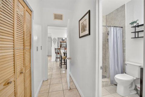 Copropriété à vendre à Pembroke Pines, Floride: 2 chambres, 100.33 m2 № 1941361 - photo 18