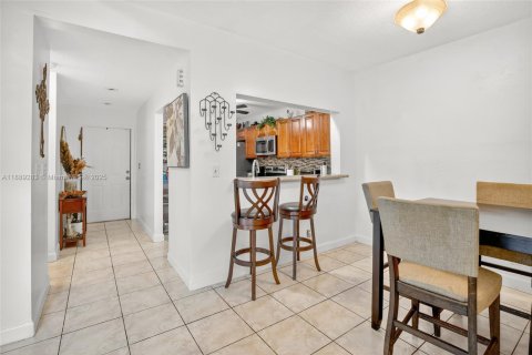 Copropriété à vendre à Pembroke Pines, Floride: 2 chambres, 100.33 m2 № 1941361 - photo 7