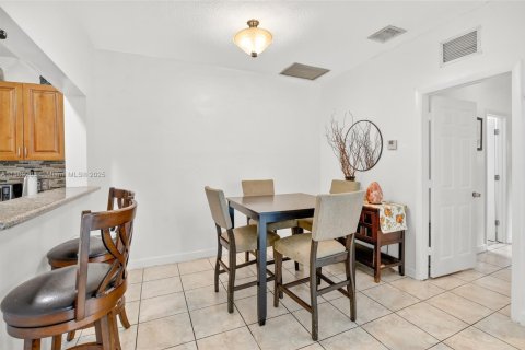 Copropriété à vendre à Pembroke Pines, Floride: 2 chambres, 100.33 m2 № 1941361 - photo 6