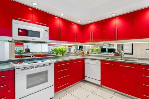 Condo in Sarasota, Florida, 2 bedrooms  № 2102850 - photo 14