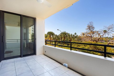Condo in Sarasota, Florida, 2 bedrooms  № 2102850 - photo 11