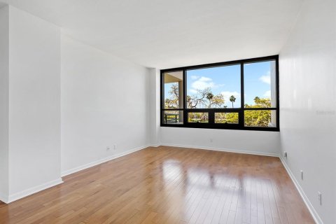 Condo in Sarasota, Florida, 2 bedrooms  № 2102850 - photo 19