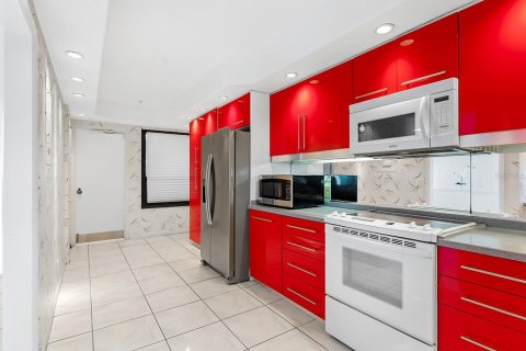 Condo in Sarasota, Florida, 2 bedrooms  № 2102850 - photo 15