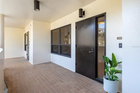 Condo in Sarasota, Florida, 2 bedrooms  № 2102850 - photo 4