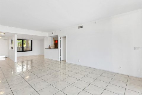 Condo in Sarasota, Florida, 2 bedrooms  № 2102850 - photo 30