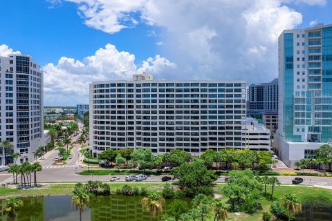 Condo in Sarasota, Florida, 2 bedrooms  № 2102850 - photo 3