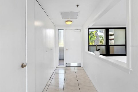 Condo in Sarasota, Florida, 2 bedrooms  № 2102850 - photo 5