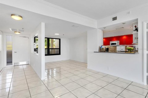 Condo in Sarasota, Florida, 2 bedrooms  № 2102850 - photo 9