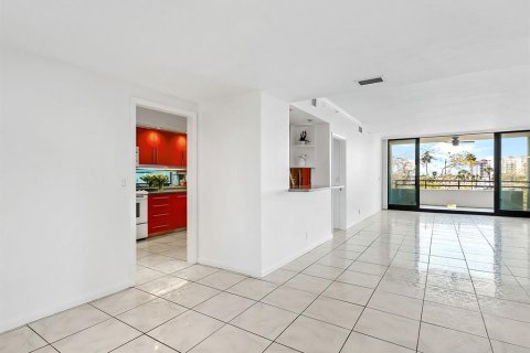 Condo in Sarasota, Florida, 2 bedrooms  № 2102850 - photo 13
