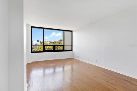 Condo in Sarasota, Florida, 2 bedrooms  № 2102850 - photo 17