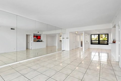 Condo in Sarasota, Florida, 2 bedrooms  № 2102850 - photo 8