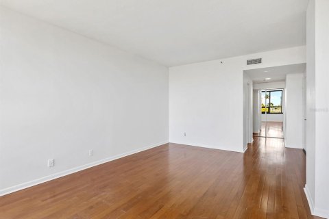Condo in Sarasota, Florida, 2 bedrooms  № 2102850 - photo 21