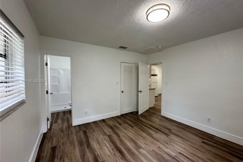 Снять в аренду квартиру в Форт-Лодердейл, Флорида 1 спальня, № 2056113 - фото 13