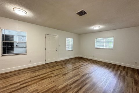 Снять в аренду квартиру в Форт-Лодердейл, Флорида 1 спальня, № 2056113 - фото 9