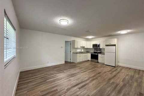 Снять в аренду квартиру в Форт-Лодердейл, Флорида 1 спальня, № 2056113 - фото 2