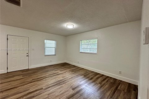 Снять в аренду квартиру в Форт-Лодердейл, Флорида 1 спальня, № 2056113 - фото 10