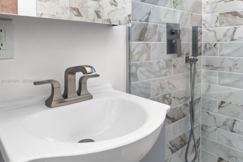 Condominio en alquiler en Miami Beach, Florida, 37.16 m2 № 2024389 - foto 20