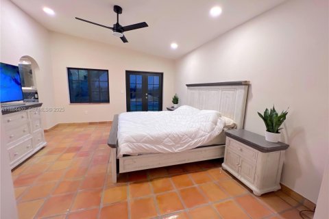 House in Miami, Florida 3 bedrooms, 210.42 sq.m. № 2034886 - photo 21