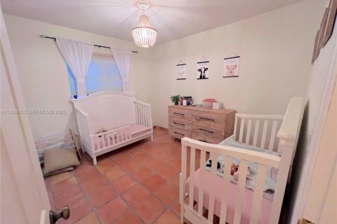 House in Miami, Florida 3 bedrooms, 210.42 sq.m. № 2034886 - photo 14
