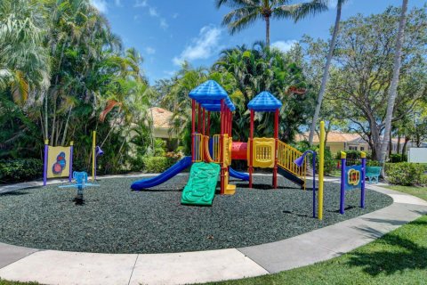 House in Delray Beach, Florida 3 bedrooms, 145.58 sq.m. № 1222603 - photo 1
