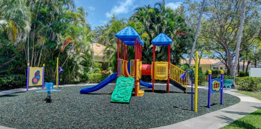 House in Delray Beach, Florida 3 bedrooms, 145.58 sq.m. № 1222603