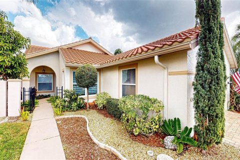 Villa ou maison à vendre à Bradenton, Floride: 3 chambres, 169.27 m2 № 2144549 - photo 2