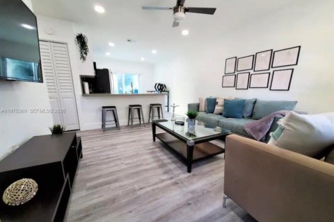 House in Miami Gardens, Florida 2 bedrooms, 75.25 sq.m. № 2038424 - photo 3