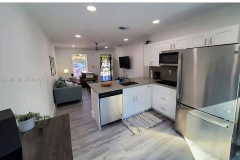 House in Miami Gardens, Florida 2 bedrooms, 75.25 sq.m. № 2038424 - photo 4