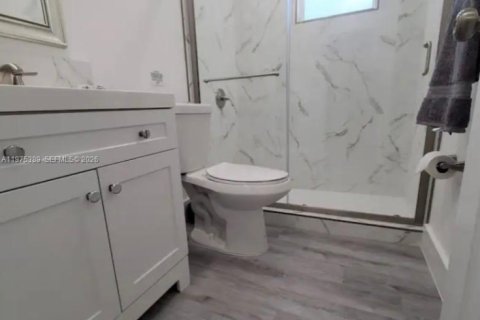 House in Miami Gardens, Florida 2 bedrooms, 75.25 sq.m. № 2038424 - photo 6