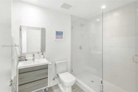 Condo in Miami, Florida, 2 bedrooms  № 1994265 - photo 17