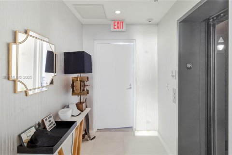 Condo in Miami, Florida, 2 bedrooms  № 1994265 - photo 18