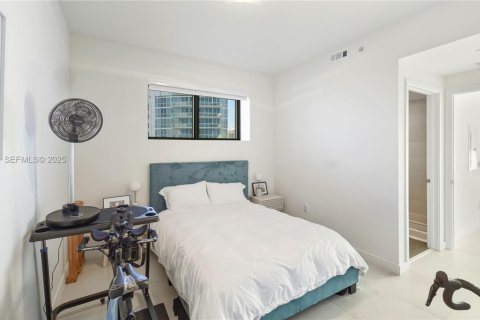 Condo in Miami, Florida, 2 bedrooms  № 1994265 - photo 9