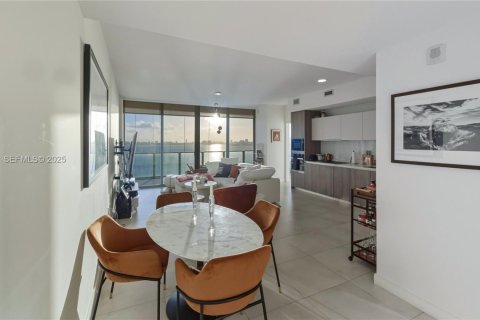 Condo in Miami, Florida, 2 bedrooms  № 1994265 - photo 3
