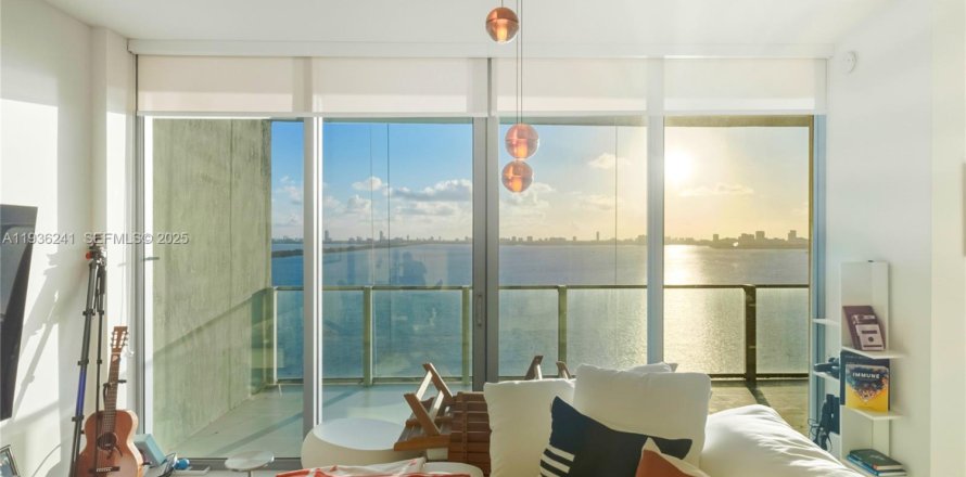 Condo in Miami, Florida, 2 bedrooms  № 1994265