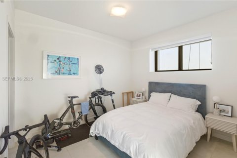 Condo in Miami, Florida, 2 bedrooms  № 1994265 - photo 10