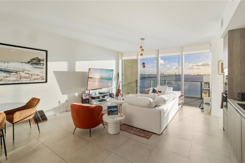 Condo in Miami, Florida, 2 bedrooms  № 1994265 - photo 4